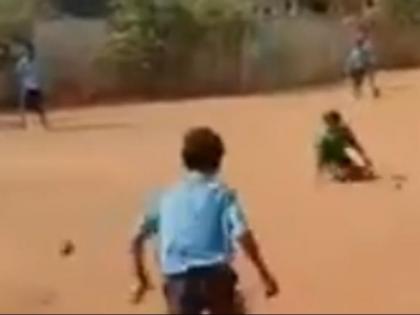 Video of differently abled boy playing cricket wins hearts Hats off Twitter | क्रिकेट खेलते हुए इस लड़के को देख आश्चर्य में पड़ गए लोग, जमकर दी बधाई, देखें विडियो