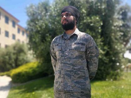 Sikh American to be first in Air Force allowed to keep turban and beard on active duty | अमेरिकी वायुसेना ने सिख सैनिकों को दाढ़ी-पगड़ी रखने की अनुमति दी Sikh American to be first in Air Force allowed to keep turban and beard on active duty | अमेरिकी वायुसेना ने सिख सैनिकों को दाढ़ी-पगड़ी रखने की अनुमति दी