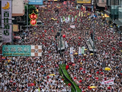 Hong Kong protests call for democracy, rally for China | चीन की चेतावनी के बावजूद हांगकांग प्रदर्शनकारियों ने बड़ी रैली निकालने का लिया संकल्प