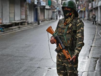 Article 370: Internet services closed on every platform on 57th day in Kashmir, anti-social elements vandalized cars in many places | अनुच्छेद 370ः कश्मीर में 57वें दिन इंटरनेट सेवाएं हर मंच पर बंद, असामाजिक तत्वों ने कई स्थानों पर कारों में तोड़-फोड़ की