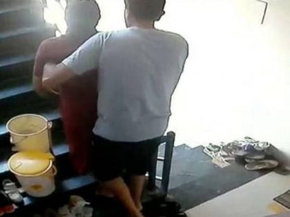 Son throw illness mother from apartment roof video catch in cctv | बीमार मां को प्रोफेसर बेटे ने छत से फेंका नीचे, सीसीटीवी में कैद हुआ वीडियो Son throw illness mother from apartment roof video catch in cctv | बीमार मां को प्रोफेसर बेटे ने छत से फेंका नीचे, सीसीटीवी में कैद हुआ वीडियो