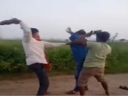 2 people beat up lalitpur Dalit fiercely not giving chicken free accused seen hitting victim with slippers case registered | वीडियो: फ्री में चिकन नहीं देने पर 2 लोगों ने दलित को जमकर पीटा, पीड़ित को चप्पलों से मारते दिखे आरोपी, मामला हुआ दर्ज