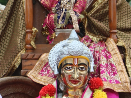 ujjain holi ujjain worship of rajadhiraj shri mahakal sawar in sawan last monday | सावन के चौथे और अंतिम सोमवार भगवान श्री महाकाल ने चार रूपों में दिया श्रद्धालुओं को आशीर्वाद, तस्वीर से लें दर्शन