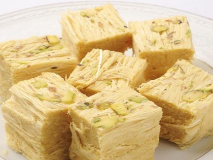 Diwali Food Recipe how to make soan papdi at home | दिवाली फ़ूड रेसिपी: इस दिवाली इन 5 आसान स्टेप्स से बनाइए होम मेड सोन पापड़ी