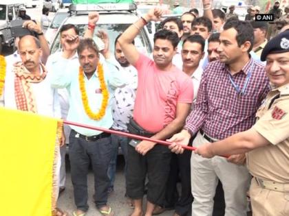 Amarnath Yatra Jammu Kashmir CRPF Pilgrims in first batch | बम-बम भोले के नारों के साथ अमरनाथ यात्रा के लिए पहला जत्‍था रवाना, कल करेंगें पहला दर्शन