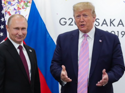 Trump jokes with Putin about Russian election meddling | जी-20 सम्मेलन: मुस्कुराते हुए ट्रंप ने पुतिन से कहा, ‘चुनाव में हस्तक्षेप मत करना’