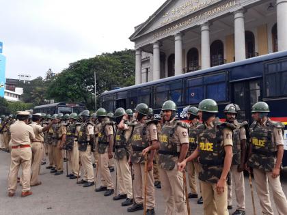 CAA Protests: First time, Internet, voice, SMS shut down in Delhi | CAA Protests: दिल्ली में पहली बार इंटरनेट, वॉयस कॉलिंग, एसएमएस बंद