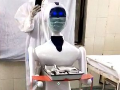 Jaipur's SMS Hospital brings in robots to serve COVID-19 patients | कोरोनावायरस को फैलने से रोकेगा रोबोट, संक्रमित मरीजों को प्रदान करेगा दवा और भोजन