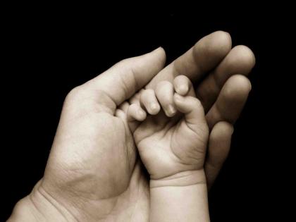 10 days old child loses her parents to covid in karnatak | कर्नाटक में बच्ची के जन्म के दस दिन बाद कोरोना से माता-पिता की मौत, गोद लेने के लिए मामा-मामी आए सामने 10 days old child loses her parents to covid in karnatak | कर्नाटक में बच्ची के जन्म के दस दिन बाद कोरोना से माता-पिता की मौत, गोद लेने के लिए मामा-मामी आए सामने