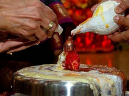 How to prepare madhupark or charnamrit at home for puja | शास्त्रों के अनुसार भगवान को रोजाना अर्पित करें ये एक चीज, कट जाएंगे सभी दुख-दर्द