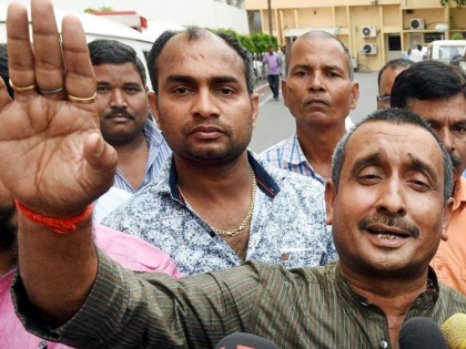Unnao gangrape: victim's uncle charged BJP MLA Kuldeep Singh Sengor with threat to jail | 'उन्नाव गैंगरेप मामले में अगर किसी ने गवाही दी तो अंजाम भुगतने के लिए तैयार रहे ग्रामीण'