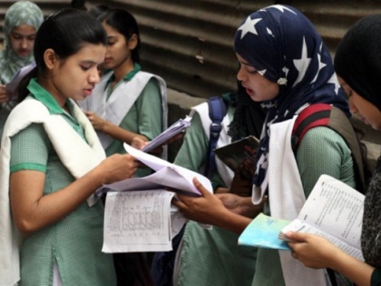School Board Examination in Kashmir: 1,502 centers created, 1.6 lakh students will be included, Section 144 will apply | कश्मीर में स्कूल बोर्ड परीक्षाः 1,502 केंद्र बनाए गए, 1.6 लाख विद्यार्थी होंगे शामिल, धारा 144 लागू होगी