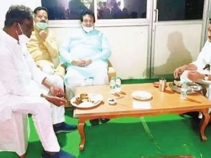 Madhya Pradesh bhopal bjp congress ground political fronts created plate | मध्य प्रदेश में अब थाली पर सियासत, सियासी मोर्चो का नया मैदान बना