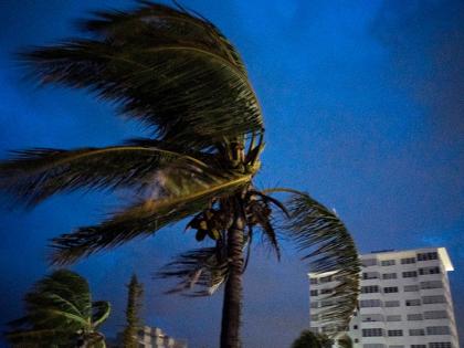 Deadly Hurricane Dorian batters the Bahamas, edges closer to US 5 dead | विनाशकारी तूफान ‘डोरियन’ का कहर बहामास पर बरपा, 5 लोगों की मौत, लाखों बेघर, 13,000 हजार मकान क्षतिग्रस्त