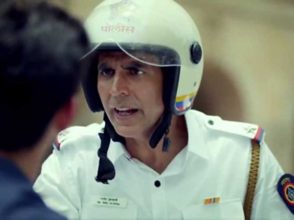 Akshay Kumar turns traffic cop to promote road safety | ट्रैफिक पुलिस बनकर अक्षय कुमार ने लगाई नियम तोड़ने वालों की क्लास, कहा- 'सड़क किसी के बाप की नहीं है'