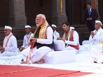 Shree Kalaram temple News pm narendra modi seen in a different style in Kalaram temple cleanliness 'bhajan-kirtan' and also played cymbals, watch video | PM Modi Cleans Kalaram Temple: कालाराम मंदिर में अलग अंदाज में दिखे पीएम मोदी, साफ सफाई, 'भजन-कीर्तन' और झांझ-मजीरे भी बजाए, देखें वीडियो