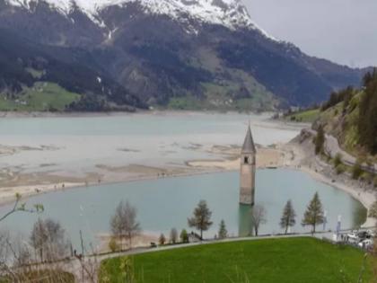 lost village to italy emerge from lake after 70 years and also made a film on this vilaage netflix | 70 साल बाद मिला खोया हुआ शहर, नेटफ्लिक्स पर बन चुकी है इसकी फिल्म, तस्वीरें वायरल