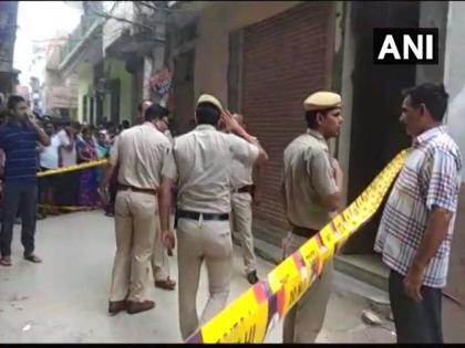 3 years old found dead in delhi shahdara public toilet police didn't file any case | दिल्ली: सार्वजनिक शौचालय में मृत पाया गया 3 साल का बच्चा, आधा घंटा पहले ही मां ने पैसे देकर भेजा था बिस्कुट लाने