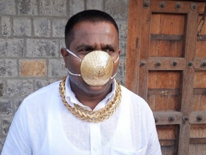 Pune man made gold mask to avoid corona infection, price around 3 lakh rupees | Viral News: कोरोना से बचने के लिए ये शख्श पहनता है सोने का मास्क, कीमत जानकर उड़ जाएंगे आपके होश