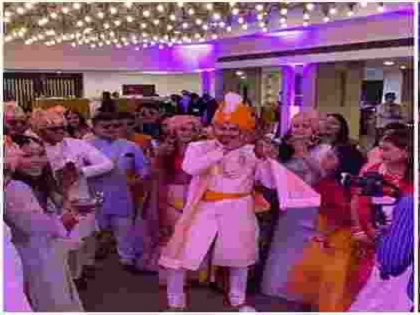 viral video of groom dance performance on barat relative were enjoy this | दुल्हन के घर बारात पहुंचते ही दूल्हे ने किया मजेदार डांस, परफॉर्मेंस देख झूम उठे सभी, वीडियो वायरल