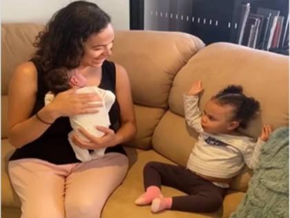 sister reaction to her newborn brother video goes viral on social media | नवजात भाई को पहली बार देखकर बहन ने दिया ऐसा मजेदार रिएक्शन, सोशल मीडिया पर वायरल हुआ वीडियो