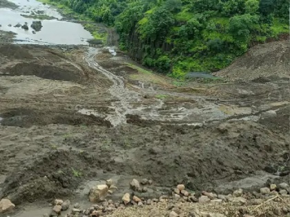 Madhya Pradesh Dam worth Rs 305 crore leaked in the first rain threat to many villages | मध्यप्रदेश: पहली बारिश में ही लीक हो गया 305 करोड़ रुपये का बांध, 11 गांवों को कराया जा रहा खाली