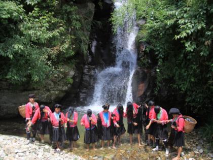 Women of these Chinese village have long rapunzel style hair, rice water is the secret behind their long, strong hair, know how to use rice water for hair growth | चीन के इस गांव की हर महिला के हैं जमीन छूते लंबे बाल, राज है ये आसान घरेलू नुस्खा, आज ही करें ट्राई