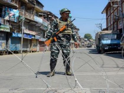 Article 370: Life affected in Kashmir even after 39th day, schools remain closed and public vehicles are off the roads | अनुच्छेद 370ः 39वें दिन बाद भी कश्मीर में जनजीवन प्रभावित, स्कूल बंद रहे और सार्वजनिक वाहन सड़कों से नदारद