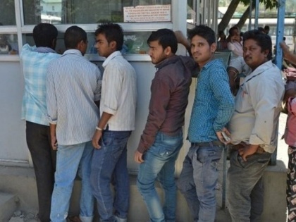 migrant workers shortage in Jammu and Kashmir affect economy | जम्मू-कश्मीर: फिर प्रवासी श्रमिकों की कमी से जूझ रही है घाटी, चरमराई अर्थव्यवस्था