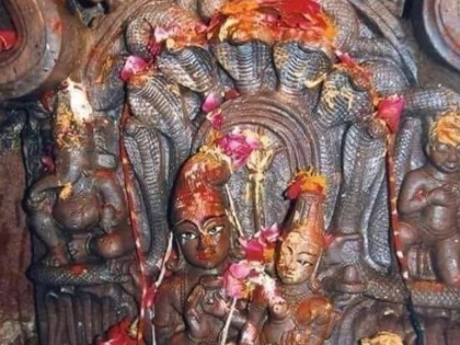 nag panchami 2018: ujjain's nag chdreshwer temple | नागपंचमी 2018: नागपंचमी के दिन खुलता है उज्जैन का नागचंद्रेश्वर मंदिर, जुड़ी है खास मान्यता