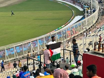 PAK VS BAN ICC World Cup 2023 four Detained For Waving Palestinian Flag During Pak-Bangladesh Match In Kolkata Pakistan-Bangladesh  | PAK VS BAN ICC World Cup 2023: पाकिस्तान-बांग्लादेश मैच के दौरान हंगामा, कोलकाता में फलस्तीनी झंडा लहराने पर चार लोग अरेस्ट