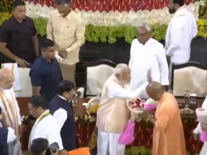 NDA Parliamentary Party meeting Uttar Pradesh Yogi Adityanath meets Prime Minister Narendra Modi | Modi-Yogi: खुश हुए मोदी-योगी के फैंस, मोदी ने थपथपाई सीएम योगी की पीठ, देखें वीडियो