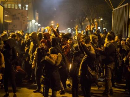 Iranian police fired live rounds to disperse protesters, say witnesses | ईरान में विमान हादसाः सरकार के खिलाफ सड़क पर लोग, आंसू गैस के गोले दागे, आजादी स्क्वायर, तानाशाह मुर्दाबाद Iranian police fired live rounds to disperse protesters, say witnesses | ईरान में विमान हादसाः सरकार के खिलाफ सड़क पर लोग, आंसू गैस के गोले दागे, आजादी स्क्वायर, तानाशाह मुर्दाबाद