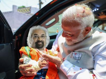 Sam Pitroda viral on social media bjp congress meems | Sam Pitroda: सैम पित्रोदा ने फिर दिया विवादित बयान, सोशल मीडिया पर वायरल हुए मीम्स