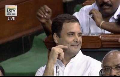 Rahul Gandhi continious winking is destroying his image, again winked on rafale deal | अगर राहुल गांधी ऐसे ही आंख मारते रहे तो एक दिन देश की जनता उन्हें भी आंख मार देगी!