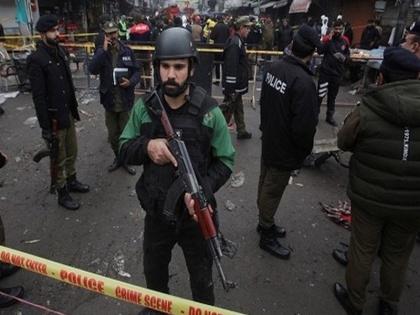 7 killed 14 including security personnel injured in terrorist attack on police chief office in Pakistan Karachi city | Video: कराची शहर के पुलिस प्रमुख कार्यालय पर हुए आतंकी हमले में 7 लोगों की हुई मौत, पाक सुरक्षाकर्मियों समेत 14 लोग हुए घायल