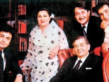 raj kapoor birth anniversary and 5 kapoor family female members who never seen in bollywood | राजकपूर बर्थडे स्पेशल: कपूर खानदान की वो 5 महिलाएं जो फिल्मी पर्दे से रहीं हमेशा दूर