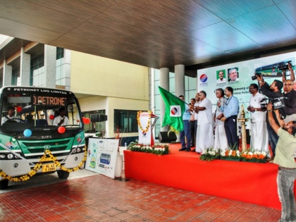 Tata Motors completes delivery of India's first LNG bus order | भूल जाइए CNG, आ गई देश की पहली LNG बस, एक बार फुल टैंक में दौड़ेगी 700 किलोमीटर