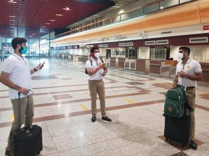 पाकिस्तान की टीम 20 खिलाड़ियों के साथ रवाना हुई है।