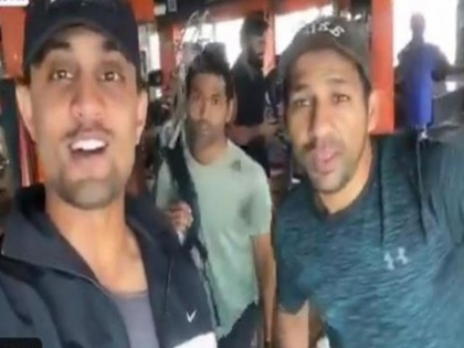 Fans troll former Pakistan captain Sarfaraz Ahmed on social media for racist comment | पूर्व पाक कप्तान सरफराज अहमद बोले- हम गोरा दिख रहे हैं ब्रो, फैंस ने कर दिया जमकर ट्रोल