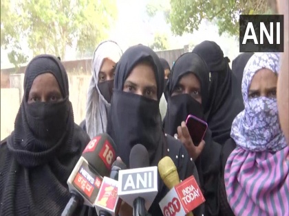 Karnataka Hijab Controversy BJP leader Yashpal Suvarna controv statement said petitioner Muslim girls hijab traitors members terrorist org | हिजाब पर याचिकाकर्ता मुस्लिम लड़कियां देशद्रोही और आतंकी संगठन की सदस्य- बोले भाजपा नेता यशपाल सुवर्णा