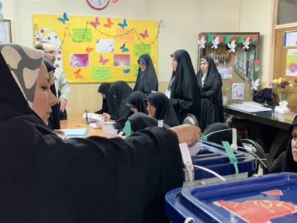 Iranians vote to elect new parliament amid uncertainty | ईरान में संसदीय चुनावः अयातुल्ला अली खामनेई ने डाला पहला वोट, अमेरिका सहित पूरे विश्व की नजर