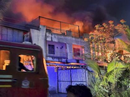 Solapur factory fire 8 dead including 3 women and 1 child 100 water tankers fire engines deployed douse fire Short Circuit Triggers Massive Fire Maharashtra Factory | सोलापुर फैक्टरी आगः शॉर्ट सर्किट और पूरा परिवार खत्म, आग लगने के समय सभी गहरी नींद में थे, 100 पानी टैंकर और दमकल गाड़ियों से काबू Solapur factory fire 8 dead including 3 women and 1 child 100 water tankers fire engines deployed douse fire Short Circuit Triggers Massive Fire Maharashtra Factory | सोलापुर फैक्टरी आगः शॉर्ट सर्किट और पूरा परिवार खत्म, आग लगने के समय सभी गहरी नींद में थे, 100 पानी टैंकर और दमकल गाड़ियों से काबू