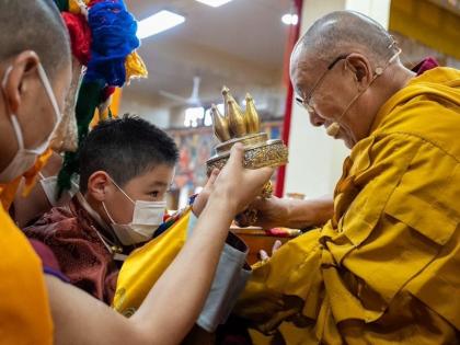 8-year-old American Mongolian child made greatest religious leader Buddhism by Dalai Lama pictures viral know who this boy | दलाई लामा द्वारा 8 साल का अमेरिकी मंगोलियाई बच्चा बनाया गया बौद्ध धर्म का सबसे बड़ा धर्मगुरु, वायरल हुई तस्वीरें, जानें कौन है यह लड़का