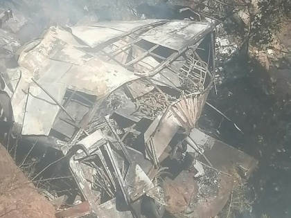 South Africa Bus Crash kills 45 Easter pilgrims 8-Year Old Survives Bus Plunge Off Bridge Transport Ministry says | South Africa Bus Crash: 164 फुट नीचे खाई में गिरी बस, आठ साल का बच्चा जीवित बचा, 45 लोगों की मौत, ईस्टर उत्सव में जा रहे थे...