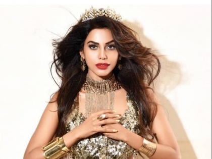 miss india world supermodel natasha suri files complaint against man for tagging in adult pics | नताशा सूरी ने दर्ज कराई FIR, अश्लील तस्वीरों में टैग करता था शख्स