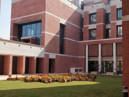 Haryana and Maharashtra elections: silence at BJP headquarters, no sweets, no flowers, no flags | हरियाणा और महाराष्ट्र चुनावः भाजपा मुख्यालय पर सन्नाटा, न कोई मिठाई, न फूल, न झंडे Haryana and Maharashtra elections: silence at BJP headquarters, no sweets, no flowers, no flags | हरियाणा और महाराष्ट्र चुनावः भाजपा मुख्यालय पर सन्नाटा, न कोई मिठाई, न फूल, न झंडे