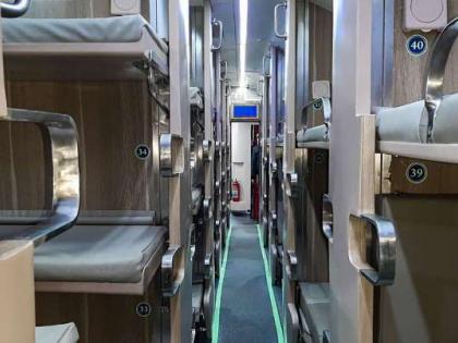 Indian Railways Cheapest AC travel world rolls out first AC 3-Tier Economy Class coach berths increased from 72 to 83 | अब सस्ते में कर सकते हैं एसी-3 थ्री टियर में शानदार सफर, डिब्बे में 72 नहीं 83 बर्थ होंगे, जानिए क्या है खासियत...