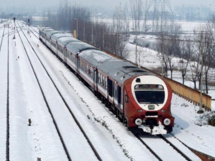 Jammu and Kashmir: Rail services resumed in the valley after three months, interrupted due to security reasons | जम्मू-कश्मीर: तीन महीनों के बाद घाटी में फिर से शुरू हुई रेल सेवाएं, अनुच्छेद 370 हटाए जाने की वजह से थी बाधित