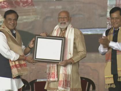 PM Modi In Jorhat Assam LIVE updates Himanta Biswa Sarma Sarbananda Sonowal | PM Modi In Jorhat Assam: 'लोग एक-एक घर के लिए तरसते थे', हमारी सरकार में असम में 18 लाख परिवारों को पक्का घर मिला